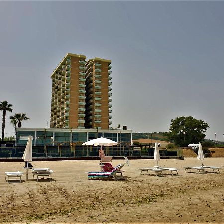 Interno 132 Porto San Giorgio Exterior foto