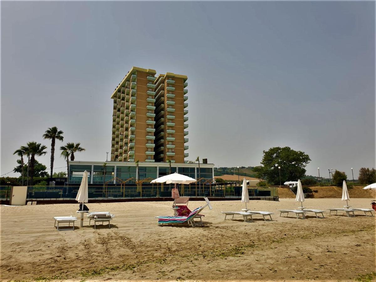 Interno 132 Porto San Giorgio Exterior foto