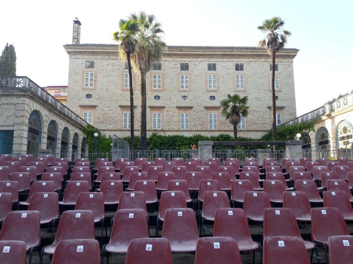 Interno 132 Porto San Giorgio Exterior foto